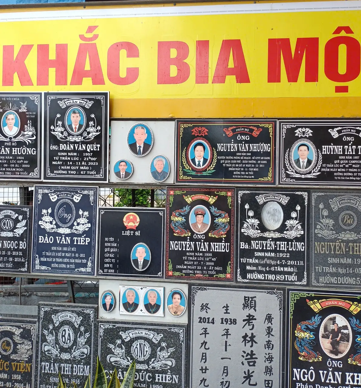 Khắc bia mộ & làm hình men